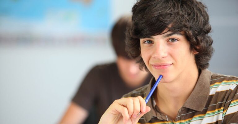 240 Creative Writing Prompts for 8th Graders in 2025